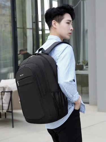 Velký černý batoh 38l