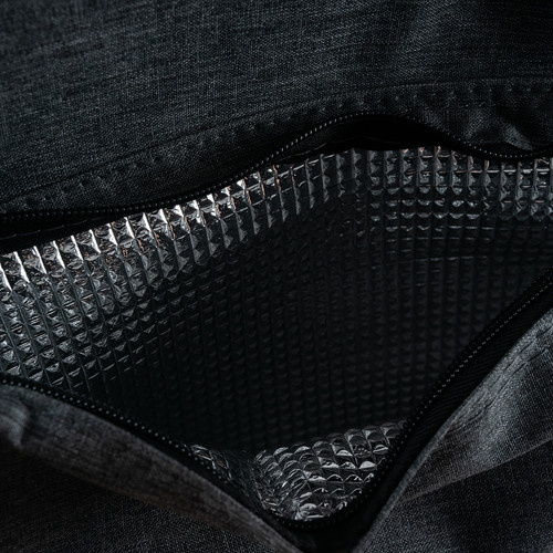 Velký a prostorný nákupní vozík na pěnových kolečkách