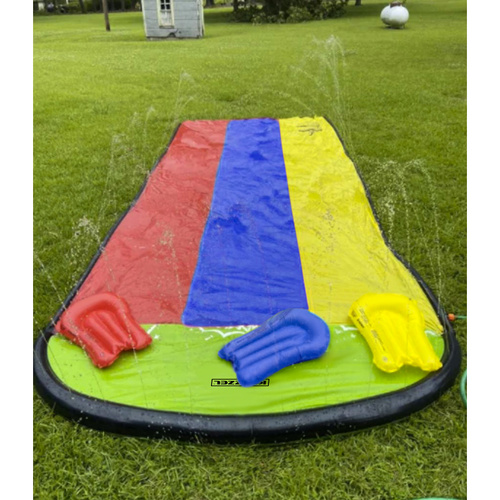 Tobogán s fontánkami pro děti