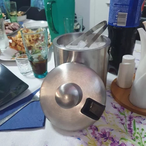 Kýbl na led s kleštičkami a lžící